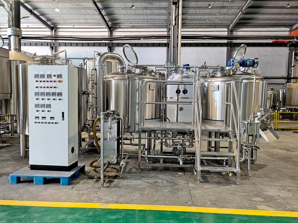 <b>Two Vessel vs Three Vessel: Which Brewhouse Design Is Better for a Small Brewery?</b>